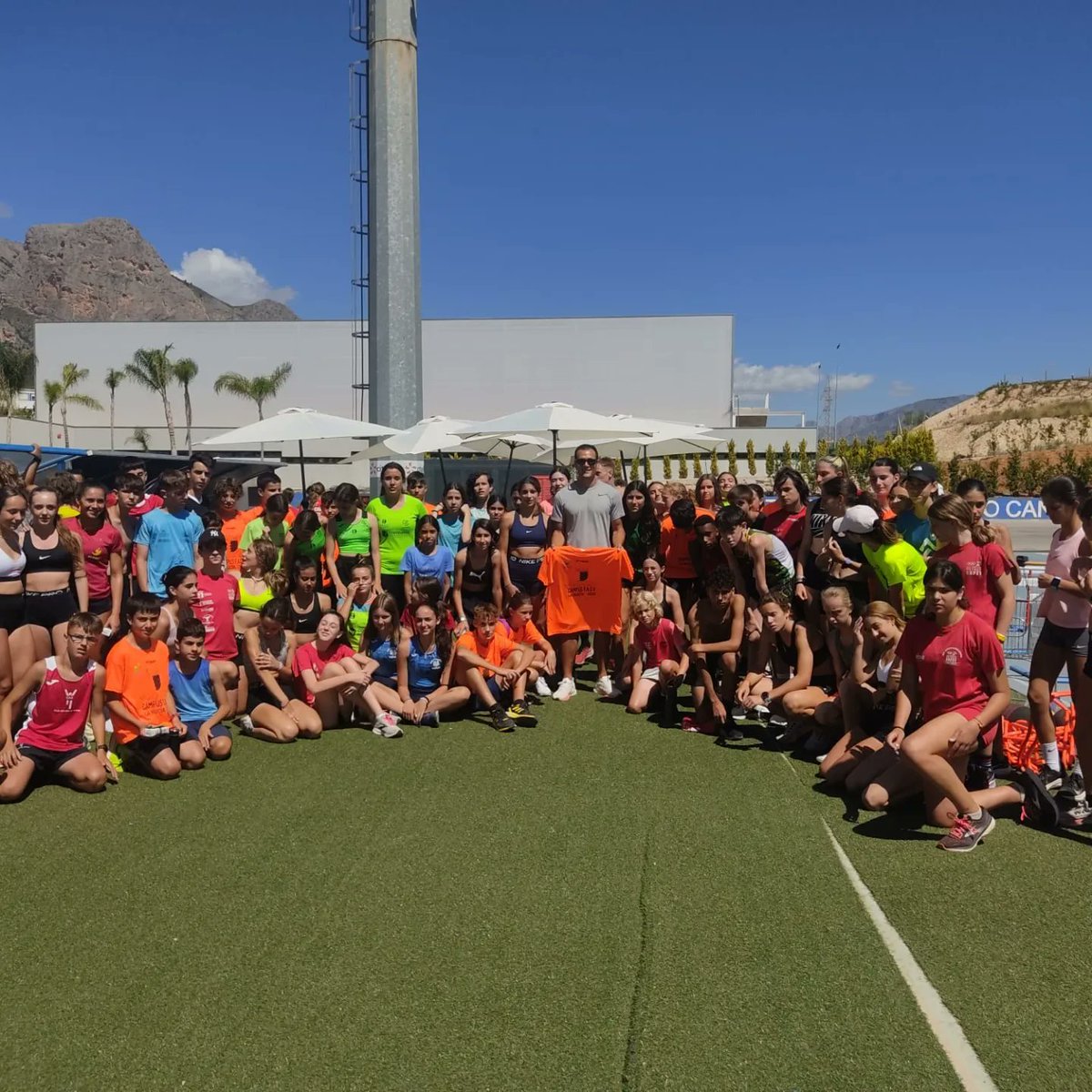 Visita y charla a los jóvenes del Campus de Atletismo <a href="/atletismeFACV/">FACV</a> 
Enfatizando en:
➡️La importancia de apegarse al proceso y no a los resultados. 
➡️Coherencia entre aquello que quieres y aquello que haces (valores).
➡️Aprender a perder.
➡️¿Cómo enfocar la competición?