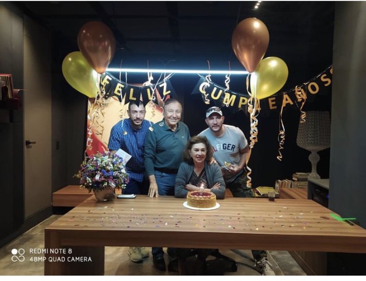Gracias por todos sus mensajes de cumpleaños. La pase en casa con mi familia y trabajando por una mejor Colombia. Es mucho lo que tenemos que avanzar y el tiempo es corto.