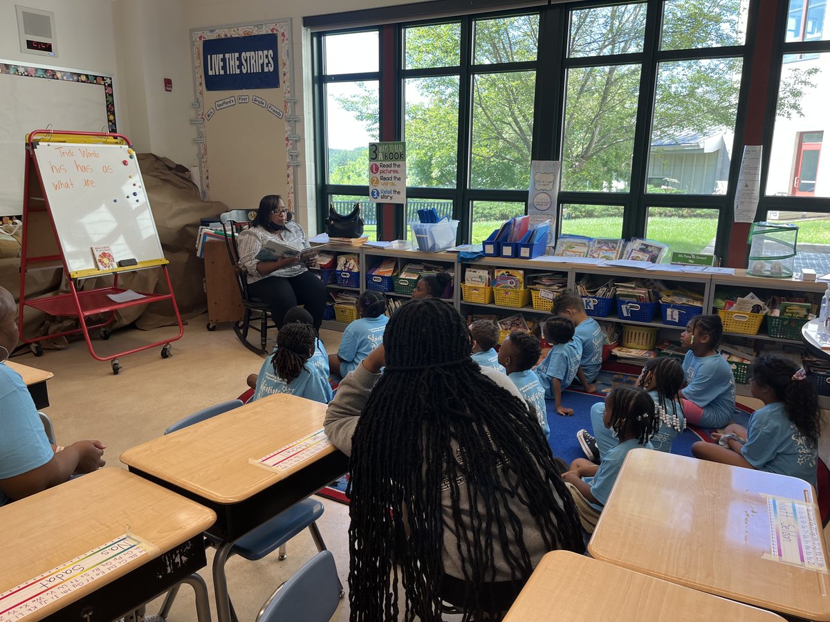 EAHorizons's tweet photo. Great morning with our guest readers from the Black Resource Group of Essential Utilities! @EssentialWTRG #corporatepartner #expandinglearning #expandinghorizons https://t.co/0A50cRJ1J0