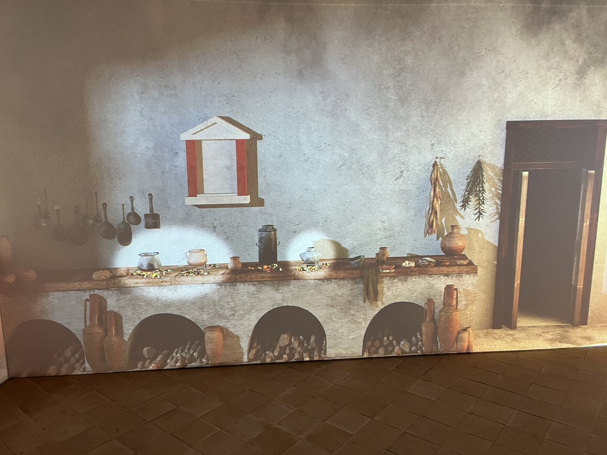 VicinanzaL's tweet photo. C’è olio e olio. Ma questa è la più antica bottiglia al mondo piena di olio, conservata intatta dopo l’eruzione del Vesuvio del 79 d.C. ritrovata a Ercolano. Ora finalmente è in mostra a Napoli #Convivia https://t.co/2I40VXz5Pl