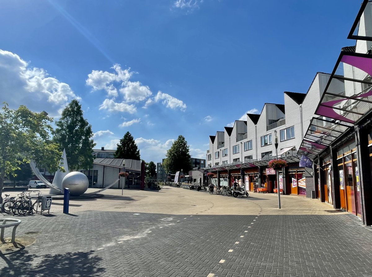 gemeentewoerden's tweet photo. Gemeente, @POL_Woerden, boa’s, Gro Up Buurtwerk &amp; @GroenWestwonen gaan graag met jou in gesprek over de veiligheid en leef- en woonplezier in #Molenvliet. Donderdag 30 juni staat de #Buurttent van 16.30 – 18.00 uur bij winkelcentrum Molenvliet➡https://t.co/tFTnPB7iA5 #Woerden https://t.co/vZq2BVbdKP