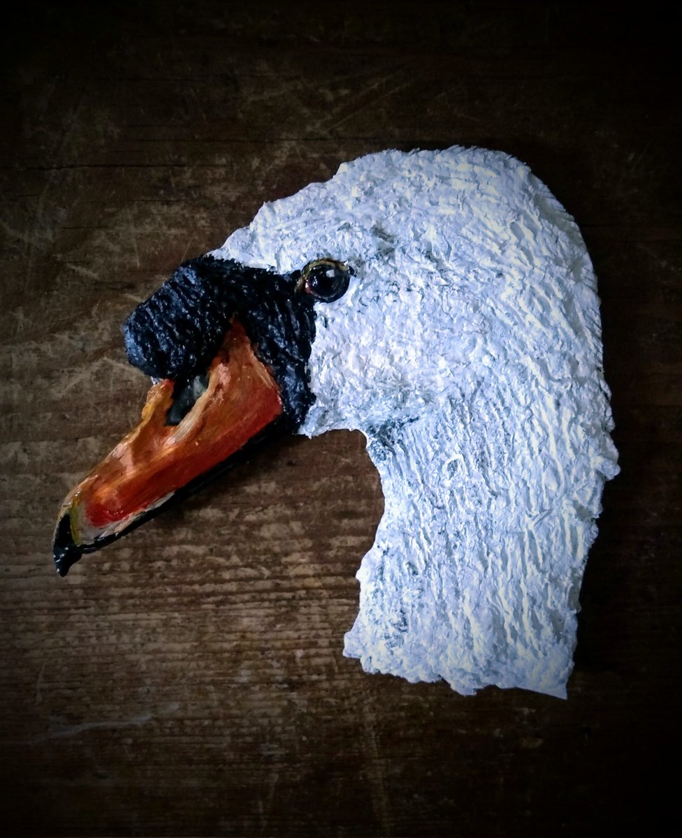BlakewayRachael's tweet photo. Another "I see you" picture to finish on the desk this afternoon in the form of a mute swan . #recycledart #reducereuserecycle♻️ #paperpulp #recycledtin #foundmaterials #muteswan  #mixedmedia #welshart @Welsh_art @ChepstowArts https://t.co/NTOyryffaE