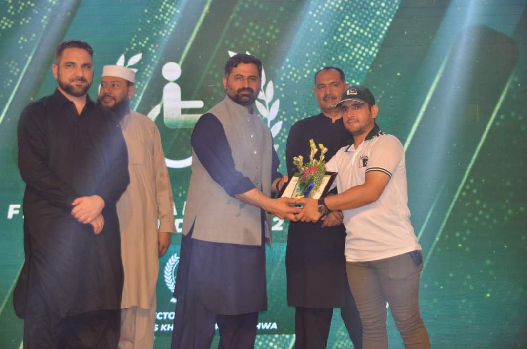 Ibrahim12833204's tweet photo. Allahmduliah 
 receiving Fakhr-e-Pakhtunkhawa awards from D.C Peshawar Shafi Ullah Jan Sab  and DG Sports Khalid Khan sab .Adc Peshawar Muhammad Imran sab Director Operation Aziz Ullah Sab https://t.co/x2HNZHGzWK