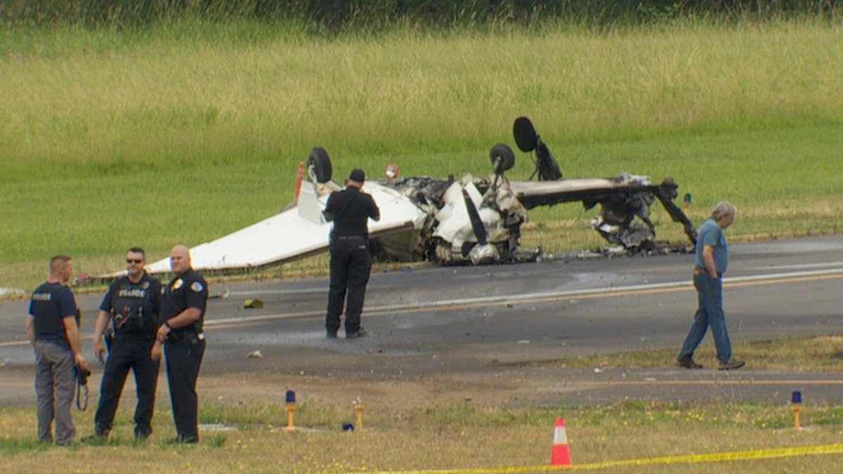 .<a href="/VancouverPDUSA/">Vancouver Police USA</a> confirm one person died in a plane crash involving a small single engine aircraft at Pearson Field in Vancouver. The <a href="/NTSB/">NTSB</a> will take over the investigation to try and determine a cause for the crash. #LiveOnK2