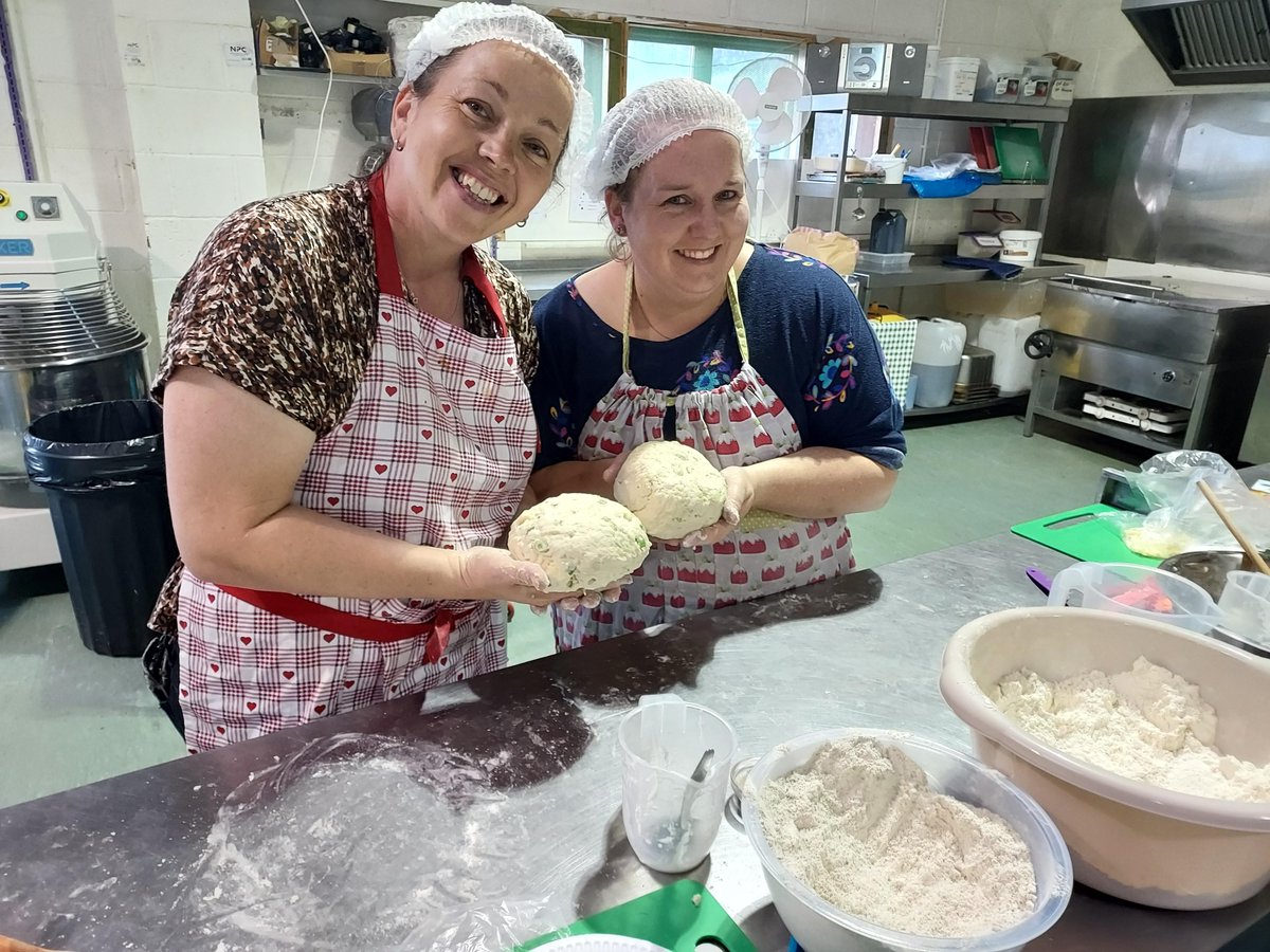 BrocklebysPies's tweet image. Our Breadmaking Experience class generated the most wonderful smell of freshly baked bread 🍞in the bakery last night. There&apos;s nothing quite like it other than pies baking🥮 and coffee percolating☕️ is there? 😉

#breadmakingexperience #breadmakingworkshop #heritagegrains