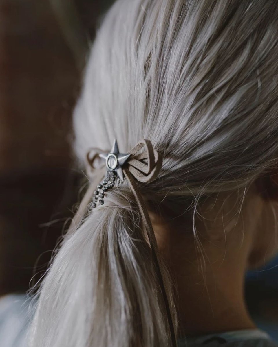 Ok so Glastonbury Festival may be over but there's still plenty more summer to enjoy! Our rock N Roll mini suede bow and silver star is the perfect go-to accessory.

#haloandco #haloandcogirls #swarovski #hairaccessories #luxuryaccessories #headpieces #barrettes #bows #ponytails