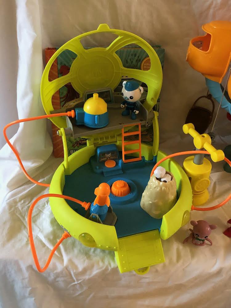 racheljacksonn's tweet photo. Nostalgic moment - our #octonauts collection is looking for a new #octoFans family home - many past birthday and Christmas presents to treasure in this massive bundle on ebay here: https://t.co/CuP40T1ucD https://t.co/q4DV3bduQ0