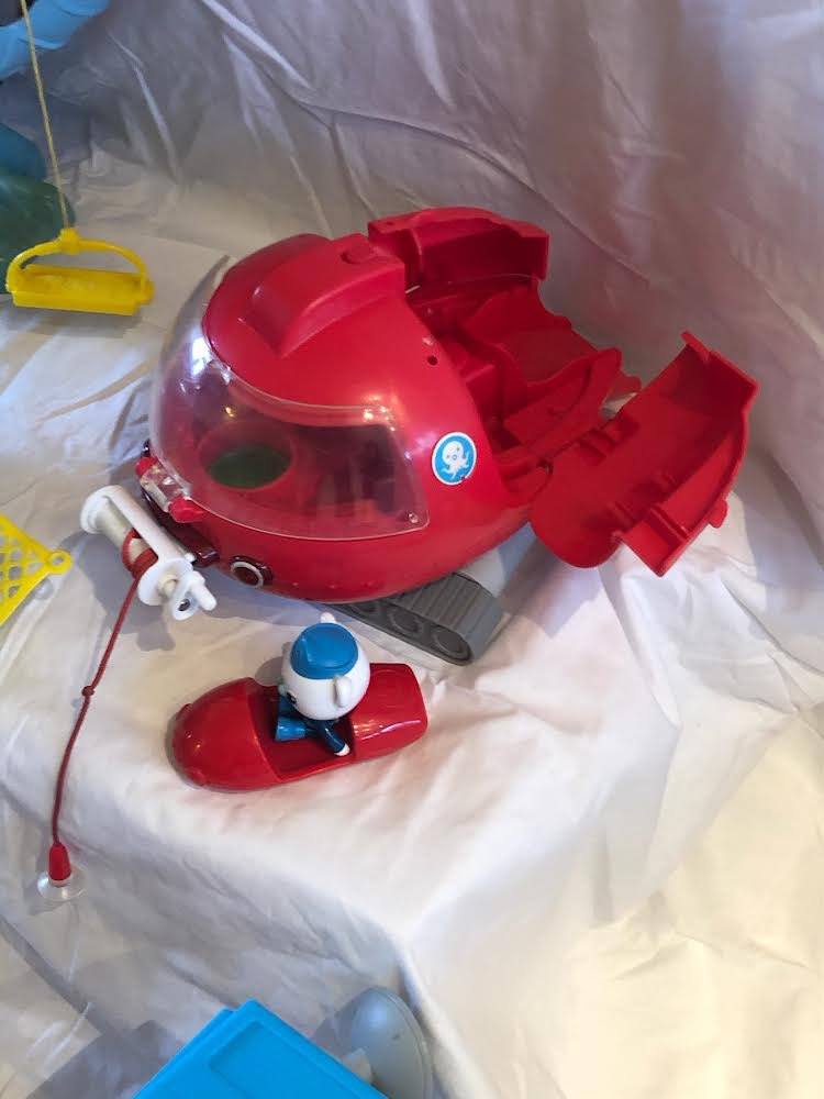 racheljacksonn's tweet photo. Nostalgic moment - our #octonauts collection is looking for a new #octoFans family home - many past birthday and Christmas presents to treasure in this massive bundle on ebay here: https://t.co/CuP40T1ucD https://t.co/q4DV3bduQ0
