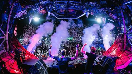 Partypass01's tweet photo. Night life. Let’s join us.
.
Early bird : https://t.co/ez36wv3fMZ
.
.. 2.6 ~> 1.4 ✅
#NFTUtilities #NFTutility 
#NFTCommmunity #NFTs #Partypass #OpenSeaNFT #nightlife #party #travel #nftcollector #NFTpromotion #UtilityNFT https://t.co/BQbn3yO8t1