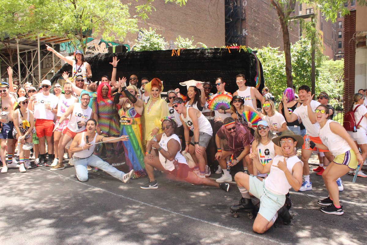 #NYCPride <a href="/ActionArtistGrp/">Action Artist Group</a> X <a href="/getskrewed/">Skrewball Whiskey</a> this past weekend was epic 🙌🏻