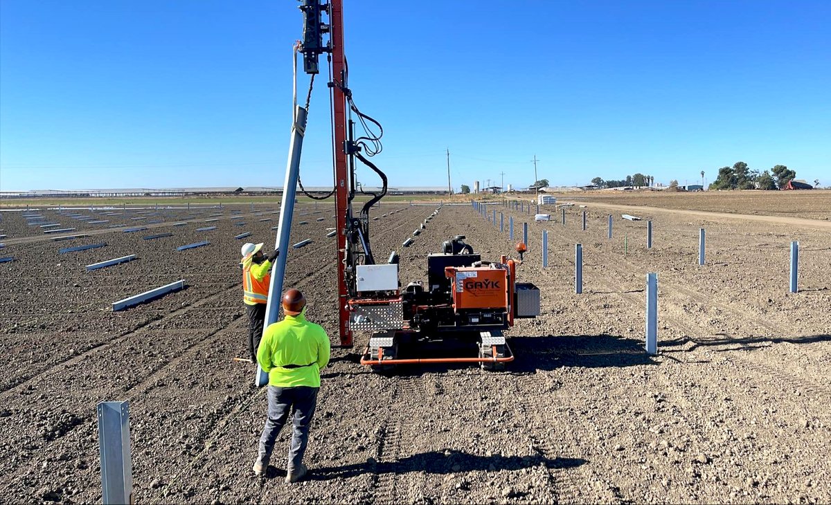 ampacity_llc's tweet image. It's #TrackerTuesday! Crews are driving piles at this project in California, building the foundation that will support @Arraytechinc trackers that follow the sun. 

#ComeBuildWithUs #BuildingBrightfields