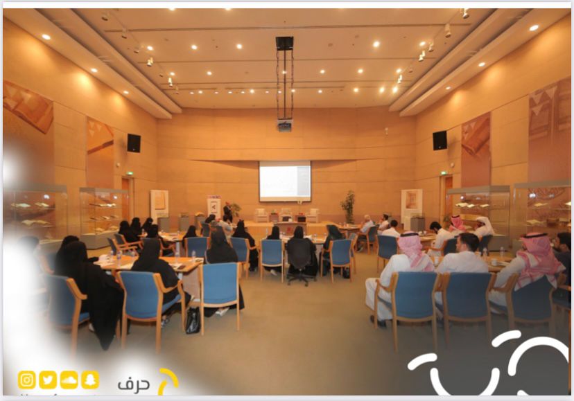 Harf_Net's tweet photo. @KAPLibrary بدأت الدورة بتناول سمات الكاتب، وماهية الكتابة الموجهة للطفل، والمراحل العمرية للأطفال وخصائص كل مرحلة -وذلك لفهم سيكولوجية الطفل والغوص في عقله قبل البدء في الكتابة له-.
 وقد خاض الحضور تدريبات كتابية موجهة حسب المراحل العمرية للأطفال. https://t.co/xSD873tOhl