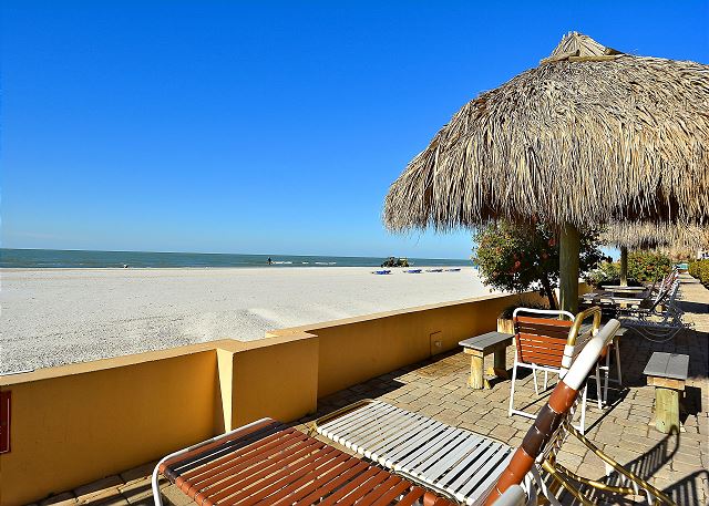 ResortRentalsUS's tweet photo. ☀️ 🏖️ Explore this ultimate beach getaway located right on Madeira Beach, Florida! Villa Madeira's Units 405 and 506 are the relaxing July 4th Getaway you've been dreaming of! Book at: https://t.co/R0IwmPxrVL
#ResortRentals #StPete #Clearwater #July4thHolidayWeekend https://t.co/9EAbbNGVT1