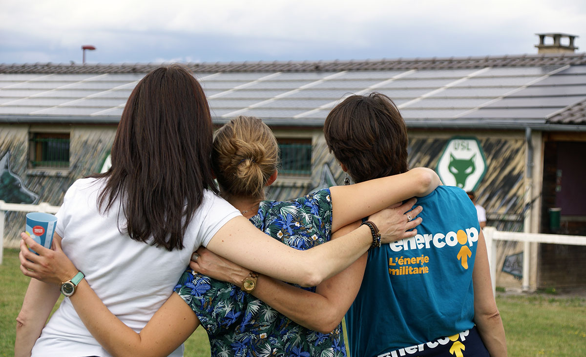 CombraillesD's tweet photo. 🌞[EVENEMENT]🌞
Retour sur l'AG d'@EnercoopAURA et de la signature du partenariat de nos deux coopératives à LOUBEYRAT samedi dernier.
Une journée solaire, conviviale, d'échanges et de partage... Voir notre article ici 👇
https://t.co/628DD8NwBD

#energiecitoyenne #ClimatAction https://t.co/GEmuW7Nsof