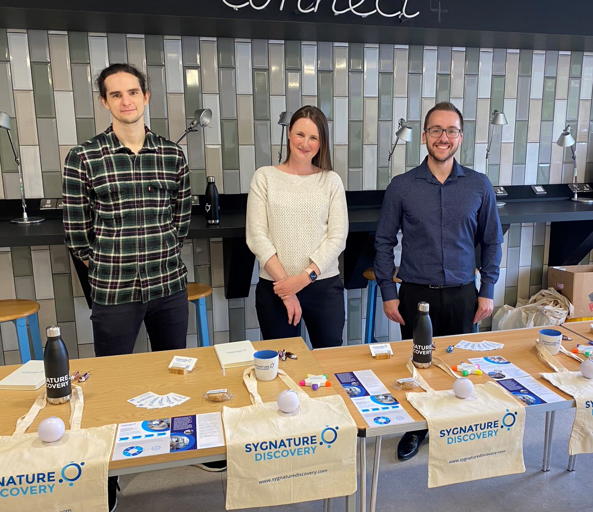 Leicesterchem's tweet photo. It was lovely to welcome back Leicester Graduates, Andrew Warner, Gemma Harris and Will Riley, to the School of Chemistry to promote a career with @SygnatureDiscov to our PhD students. It was fantastic to see them all doing so well in their careers. #chemtwitter @LeicesterAlumni https://t.co/BPZ4xLUKoD