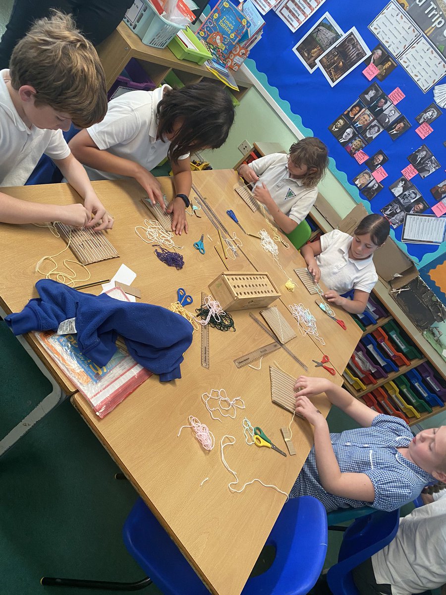 TewinCowper's tweet photo. Year 4 have been weaving this afternoon! https://t.co/M4I2Gfpqll