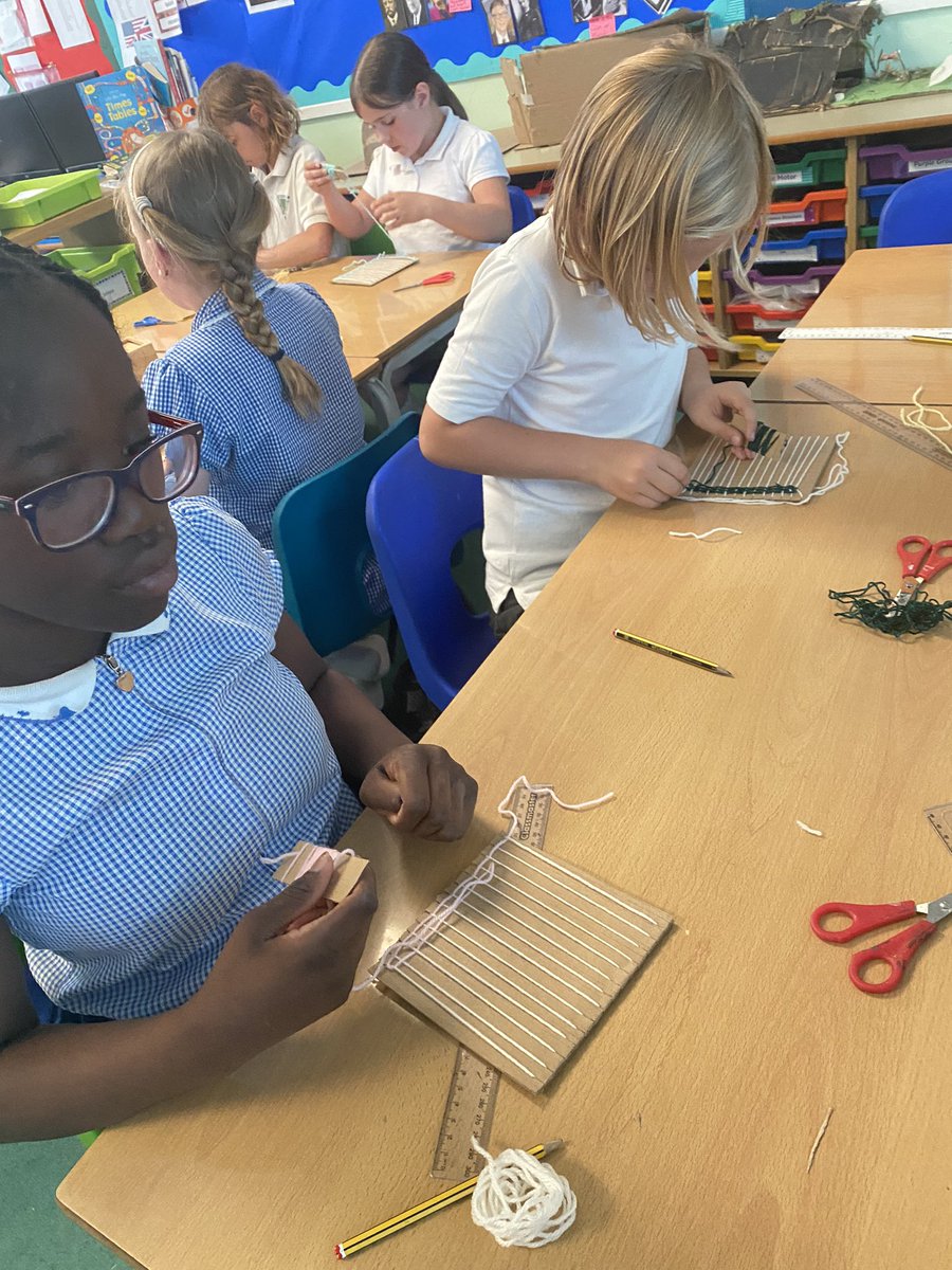 TewinCowper's tweet photo. Year 4 have been weaving this afternoon! https://t.co/M4I2Gfpqll