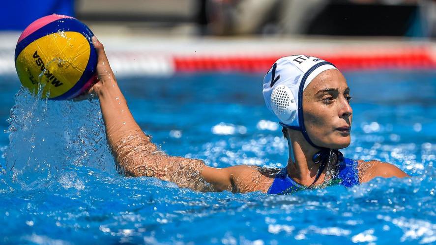 7rosaWP's tweet photo. Siamo in semifinale a #Budapest2022
#ItaliaFrancia 17-7
Gara dominata dal 2º quarto
Sei reti per Sofia #Giustini e tre per Silvia #Avgno, le nostre migliori marcatrici
E adesso testa alla semifinale, chiunque sia
Daje #7rosa 🤽♀️💙🇮🇹 https://t.co/j7bTcW3wz3