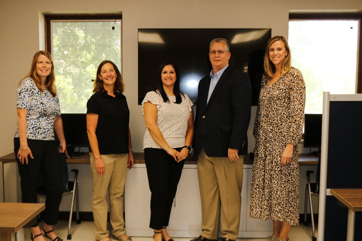 DSCChampaign's tweet photo. With technology grant funding from @ComcastILLINOIS  + durable goods grant funding for furnishings from @CFECI , the vision to enhance DSC’s Employment Services programming with a dedicated space for a Career Center is now possible! Thank you for supporting the DSC mission! https://t.co/henpY2O1F7