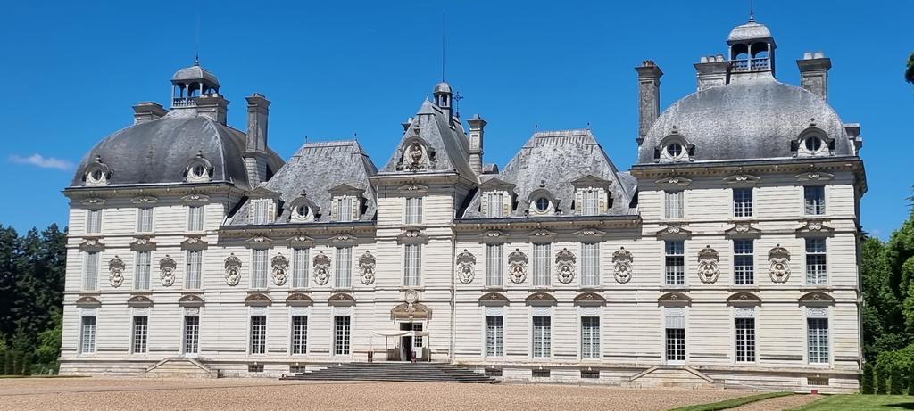 Helene_0787's tweet photo. Une belle idée de visite en Loir-et-Cher ☀️👌💡 @departement41 
@Chateaucheverny #mon41 @RCValdeLoire @bloischambord
#tourisme #ete2022 #visite #tintin #moulinsart https://t.co/SYVR5SLl4b
