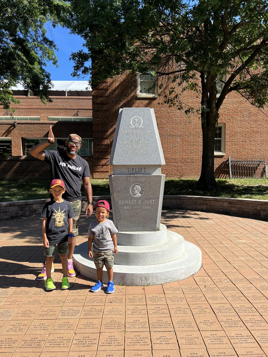 CoachParks84's tweet photo. Had to make a stop by the MOTHER PEARL! RQQ to the QUES!!! ΩΨΦ til the day I DIE!!!! #LLCROW @Crowzz01 LOVE AND MISS YOU BROTHER 🖤 https://t.co/7HZvS8xvfE