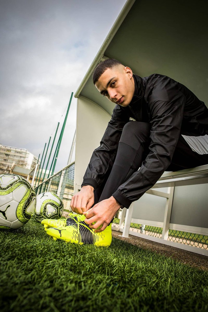 🔴 Kays Ruiz va s’engager avec l’AJ Auxerre !

Selon RMC, le milieu de terrain international français U20 ancien du Barca, arrivé en fin de contrat avec le PSG doit signer un contrat de 3 ans avec le promu en Ligue 1...