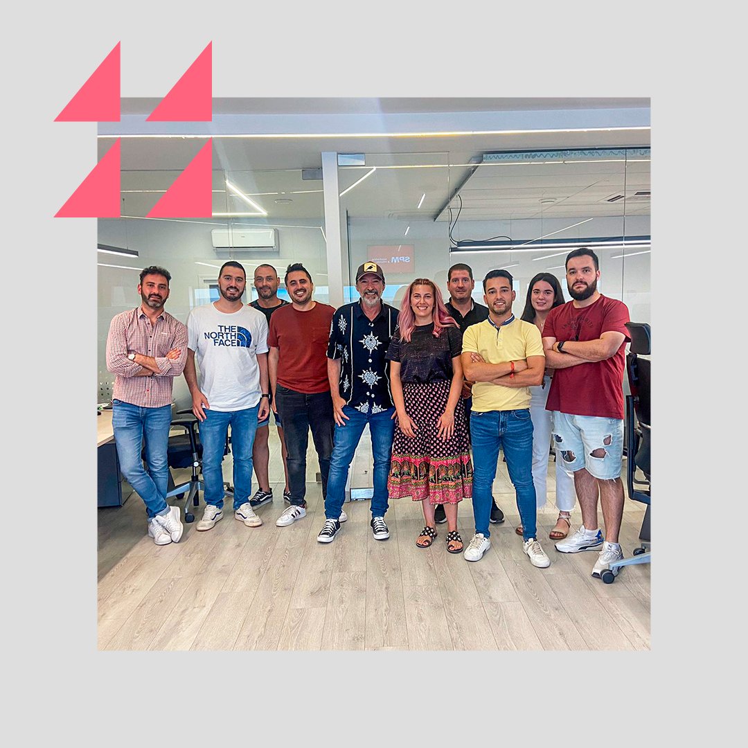 ¡Menuda visita que hemos recibido hoy! 😊

Ha venido a la ofi, el increíble <a href="/GinesGarciaM_CF/">Ginés García Millán</a> 

Pronto os contaremos en qué estamos trabajo con él 🙊

#SPMmood #otrodiaenlaofi #equipo