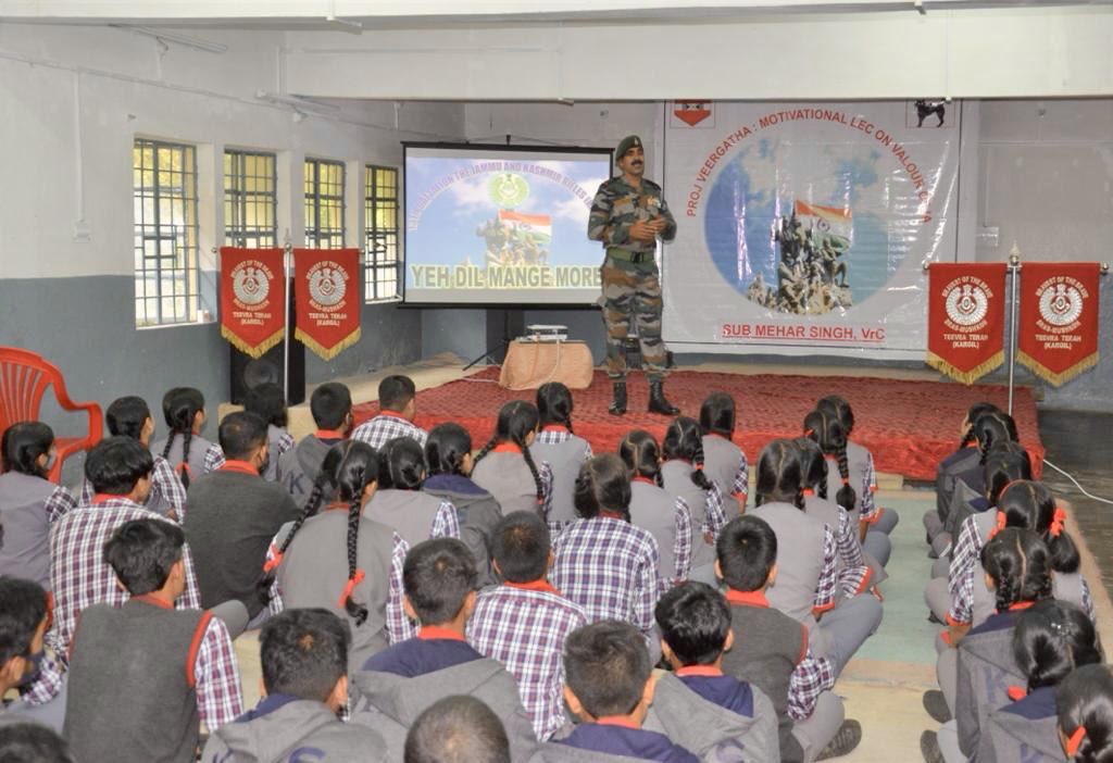 trishakticorps's tweet photo. “Know Your Heroes”

#BlackcatDivision #TrishaktiCorps organises motivational lectures at APS &amp; KV #Gangtok. Students thrilled to interact with #KargilWarrior Subedar Mehar Singh, Vir Chakra who fought besides Captain Vikram Batra, Param Vir Chakra.

@adgpi 
@easterncomd https://t.co/tucXokhWY4