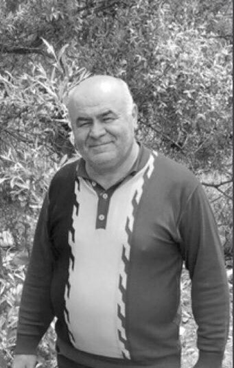 Veteriner Hekim Alaettin Çevik tedavi ettiği hayvanın darbesi sonucu vefat etmiştir. Merhum meslektaşımıza Allah’tan rahmet, yakınlarına ve meslek camiamıza başsağlığı dileriz. #VeterinerHekimlerYıpranıyor