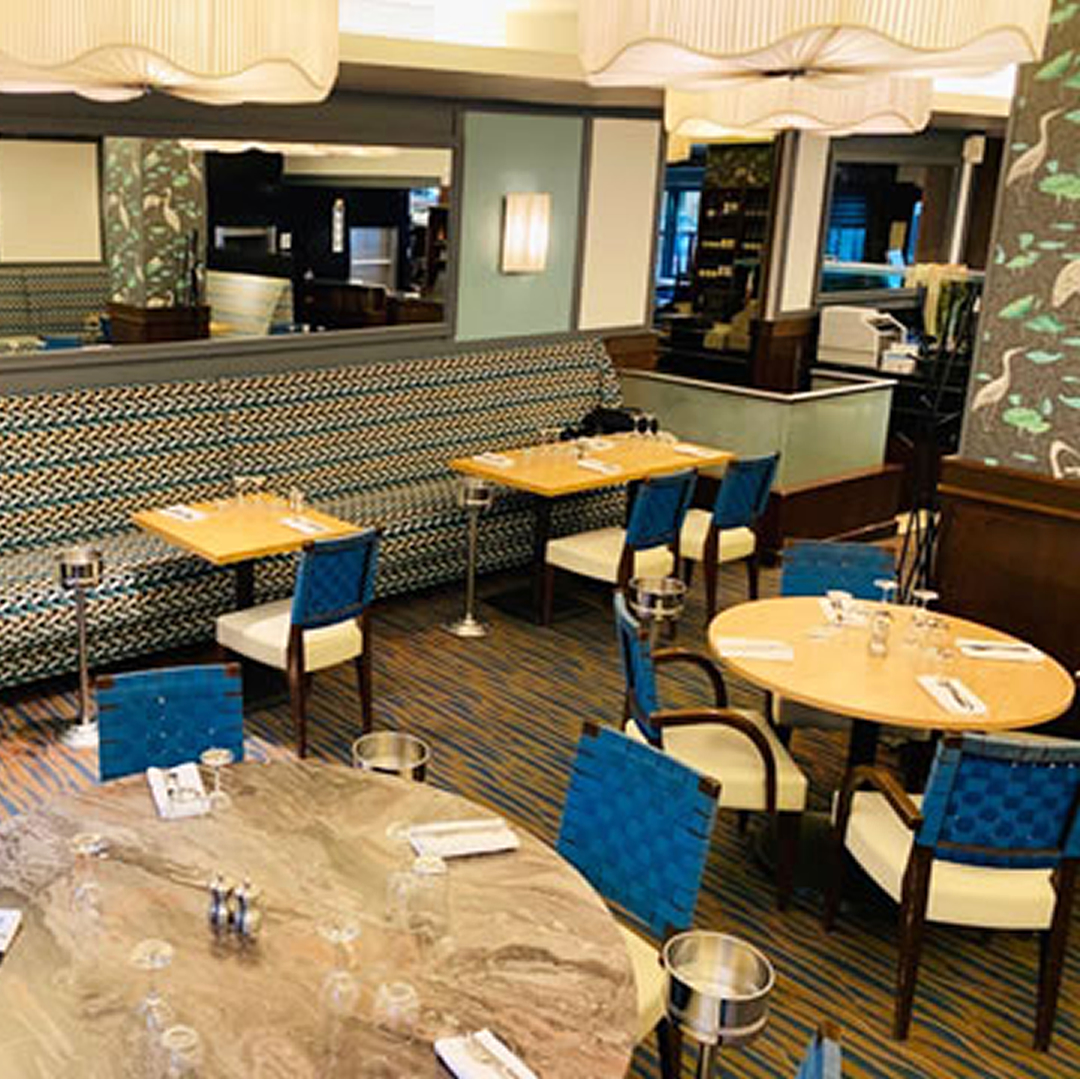 EtMaree's tweet photo. Chez Vin et Marée plongez dans notre univers grâce à un décor typiquement marin. 🐟🌊
On vous attend avec impatience…
👉 Réservez votre table : https://t.co/u9NtfDCZqL
#vinetmaree #paris #FoodieParis #restaurantparisien #bonnesadressesparis #seafood #restaurantpoisson https://t.co/A2fXNjtU7e