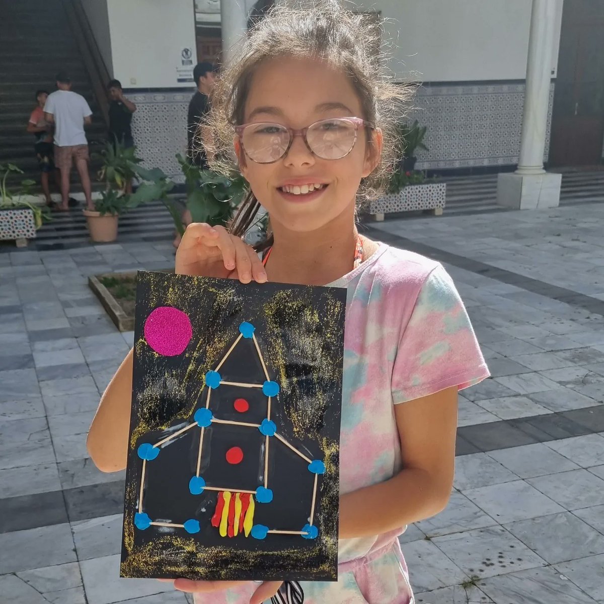 ASOCIACIONRUTAS's tweet photo. Los momentos de taller en nuestro #CAMPAMENTO2022 nos sirven para aprender, compartir y trabajar los valores del día.  Como un buen equipo construimos un cohete para llegar muy lejos. @ajmanosabiertas @fundlacaixa #RUMAS #CPIMacarena #CaixaProinfancia @lasallesanlucar https://t.co/SbhdPOte6W