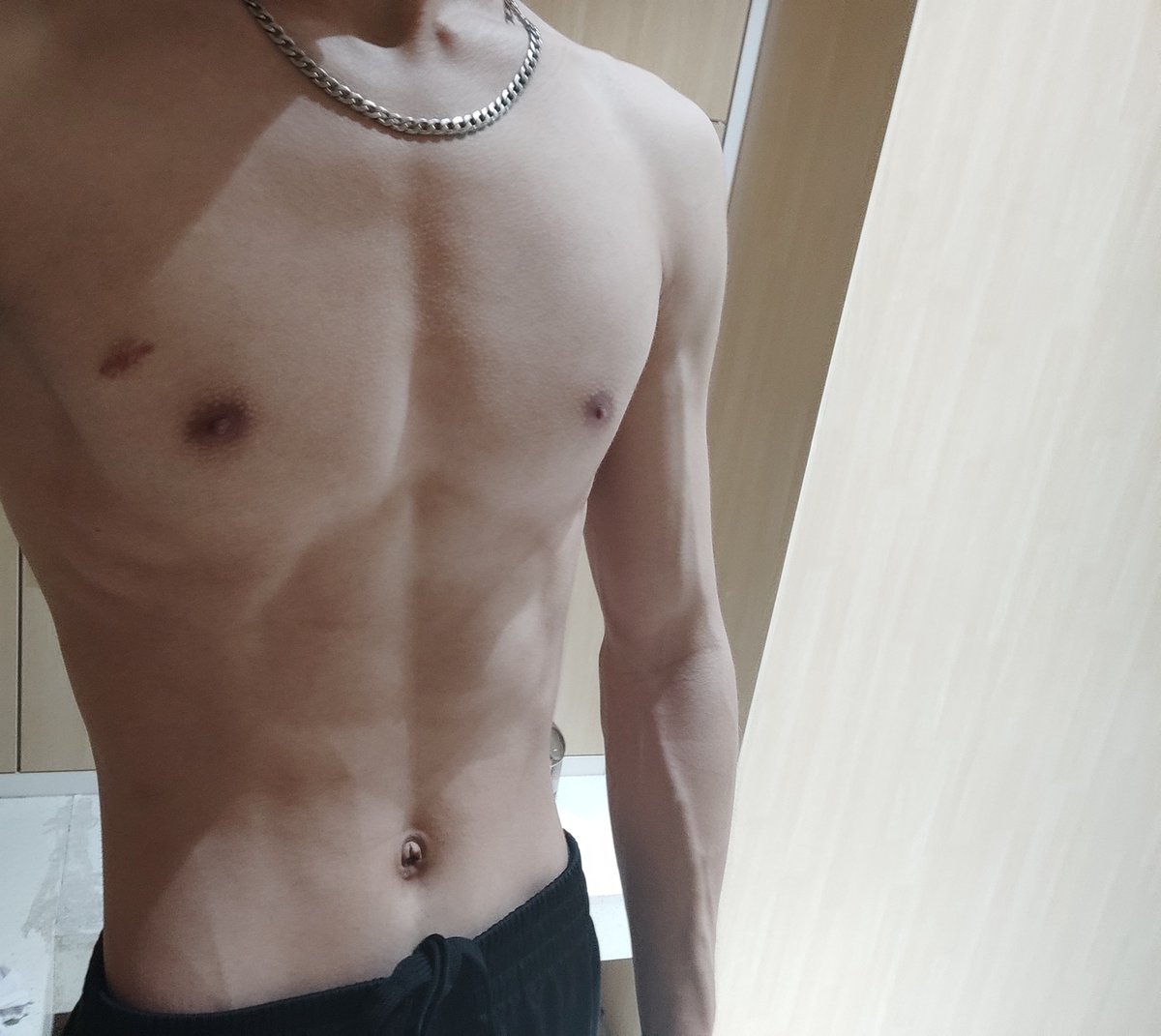 闭关训练
#反差 #男m #黑丝  #舔脚 #调教 #坐脸 #羞辱调教 #男高中生 #男大  #磕炮 #男喘 #舔逼 #手控  #自慰 #御姐
