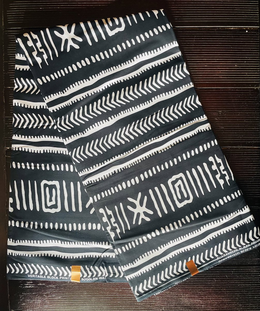 AteliersBlackSh's tweet photo. Hellooo les Waxophiles 😻

ALLEEEERTE NEW DESIGN en pur Cotton 👌🏾

•• Prix : 10 000 XAF
.
.
#consommonslocal🇨🇲 https://t.co/cTWVlqpo5M