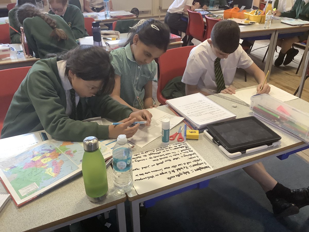 peelparkclass16's tweet photo. Working hard in our geography lesson, creating posters all about Greece. Do you know any interesting facts that we could include? 🇬🇷 https://t.co/HDD0Gz3ap0