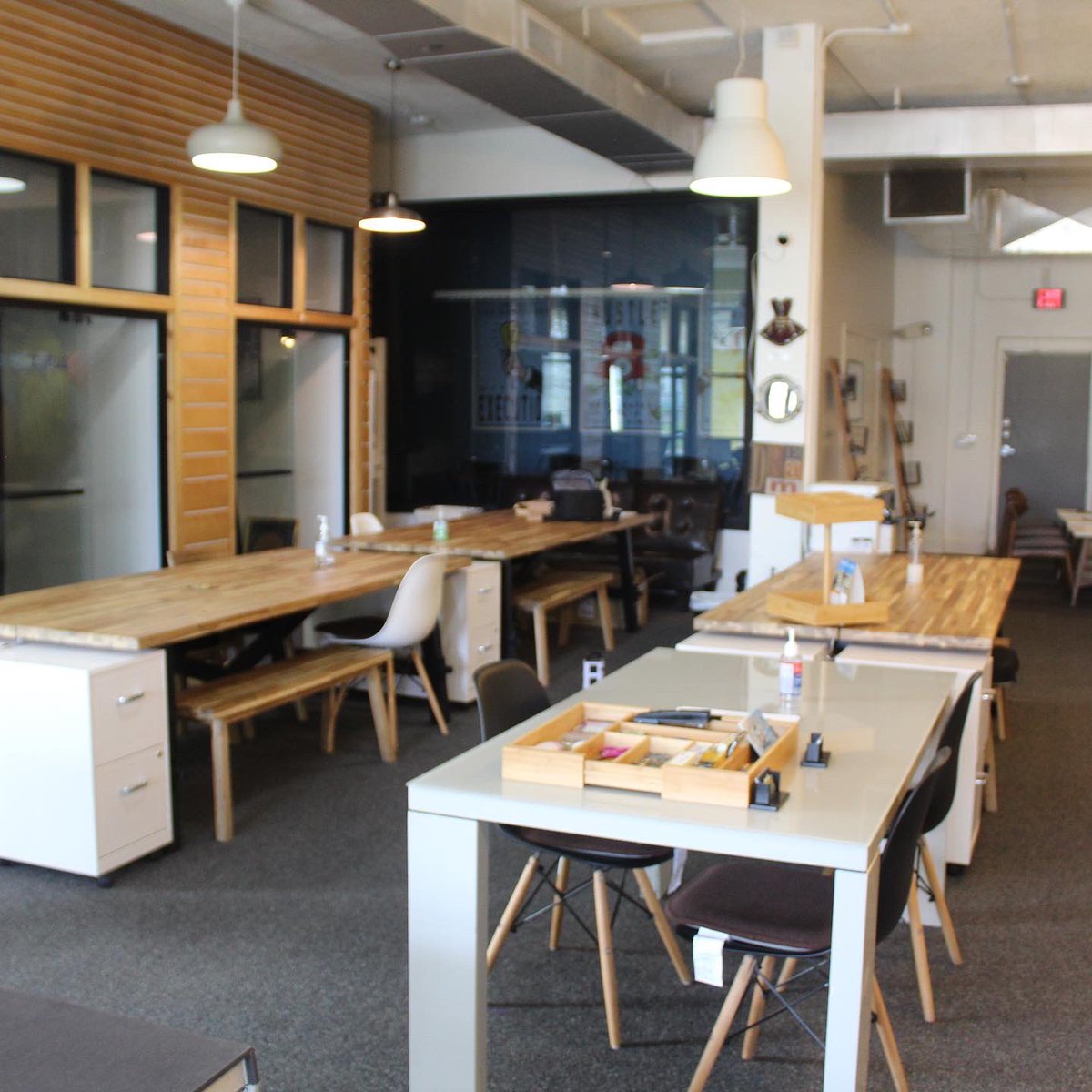mrduffyyy's tweet photo. Cocoon Detroit — A Black owned co-working space in Detroit, is offering day passes to those looking for a place to kick it outside of the office or home. I dropped the link to the form. 

Passes are from 06/28 - 07/01

https://t.co/On9aulpJzF https://t.co/tJE3keMo0t