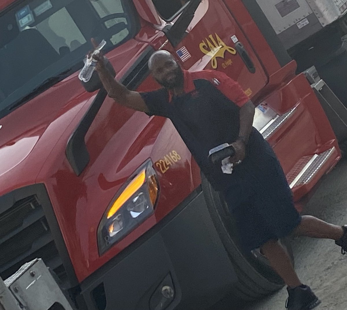 BillLealos's tweet photo. @RayRRamu @BrianStupp  Professional drivers making it happen in Macon,GA. Ready to serve !! https://t.co/ehc1PDCrvm