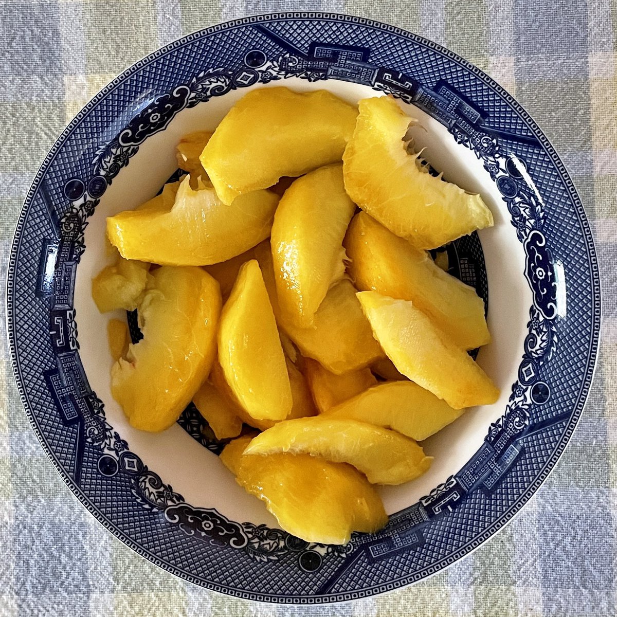 foodsheds's tweet photo. There’s just something about the #SeasonsFirst of anything! #SCPeaches from a roadside #Farmstand! #Freestone @cow_boy_bill - a bowl full of delicious! https://t.co/OrxeHULDnj