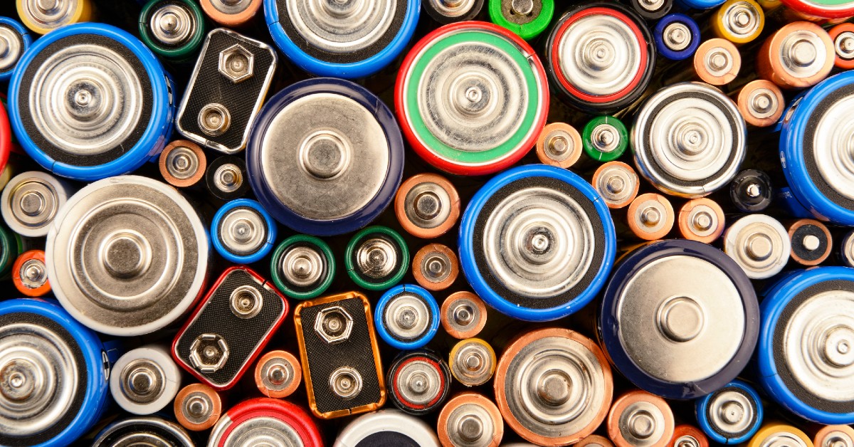 surreyep's tweet photo. Items such as batteries and gas canisters are hazardous waste and should not be placed in your rubbish bin as they can cause fires. To find out what to do with an item, use the Surrey Recycles app or visit our online search tool: https://t.co/8iYi44ahGF https://t.co/JbI8fkSfL4