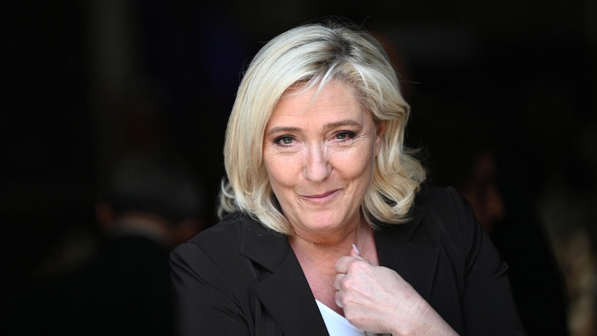 CerfiaFR's tweet photo. 🚨🇫🇷 FLASH | Marine #LePen devient la personnalité politique préférée des Français.

(Cluster17) #Politique https://t.co/ap9Prc3FmR