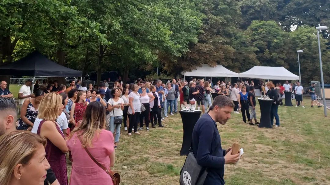 GhtPlaine's tweet photo. ✨Jeudi dernier s'est tenue la fête du personnel de l'hôpital de #Gonesse. 
Après 2 années éprouvantes, la direction a voulu marquer le coup pour remercier les équipes pour leur formidable engagement au service des patients❗️
🎶Un beau moment de partage et de convivialité. https://t.co/eTVQrE4MPG