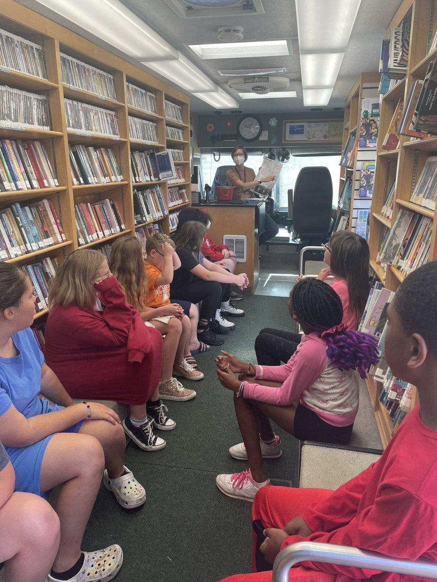FairviewWildcat's tweet photo. Enjoying the Bookmobile today at Fairview. https://t.co/45BCut5FVm