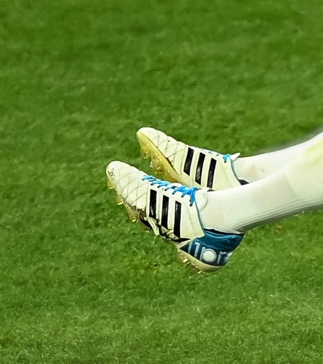 This player just won't let go of his old boots... 😆 

Who is it? 🤷‍♂️

#UCL