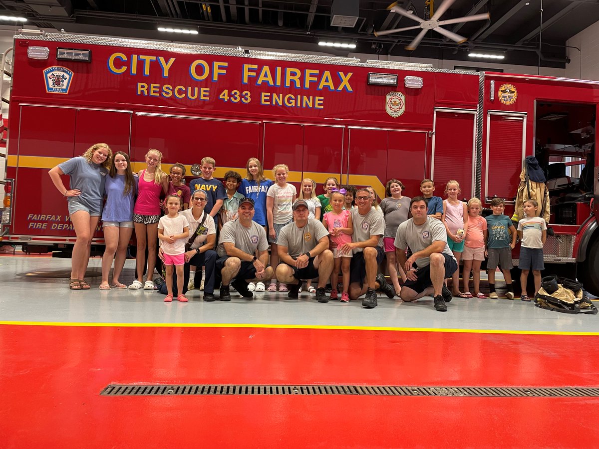 CityofFairfaxFD's tweet photo. We had a great time on #Sunday #ConnectingWithTheCommunity with a #cookout and the best part... #SundaesOnSunday #ServedByFirefighters! #CFFD33A #CFFD #StationLife @CityofFairfaxVA https://t.co/mf2hABmaJE