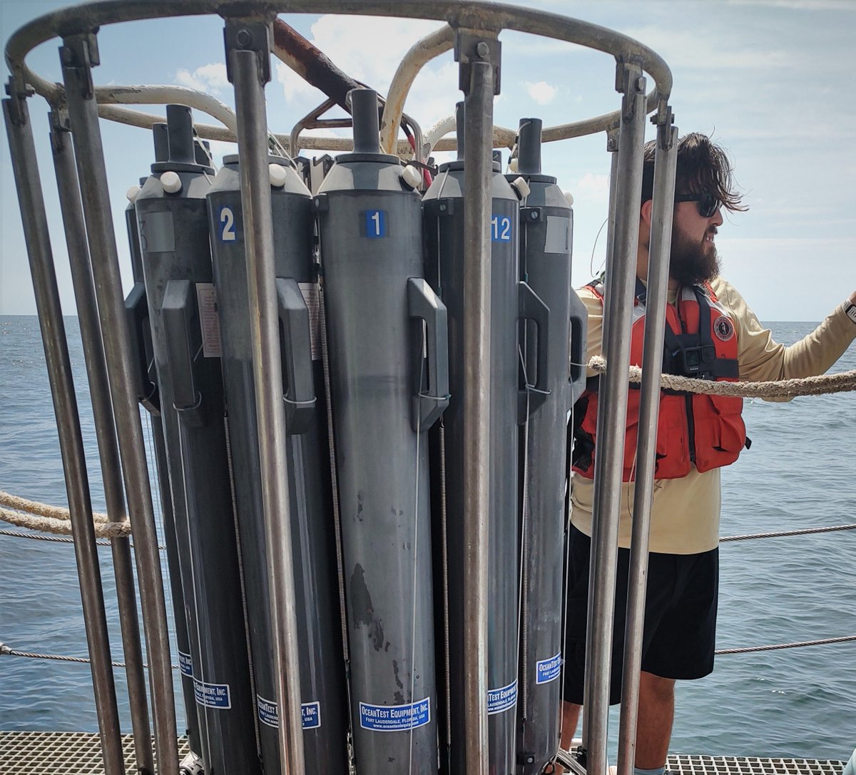 USGSCoastChange's tweet photo. What's the best way to inspire students to study the #ocean? Take them to sea! 🚢
The #ScientistsatSea program at @eckerdcollege took students on their first research cruise—and @USGS was on board to assist.
https://t.co/RgbV8hiYKx
📷: students on @USFCMS/FIO R/V Weatherbird https://t.co/W1lWxuAe03