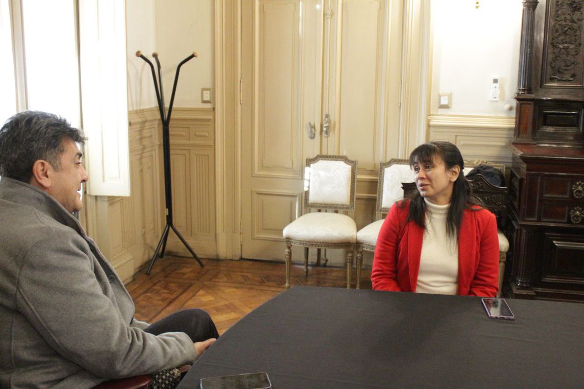 fabiansoriaok's tweet photo. Me reuní con Josefina Guerra, coordinadora del #SINTyS, el organismo que se encarga de coordinar información patrimonial y social de las personas. El trabajo en conjunto es clave para el ministerio. https://t.co/cjeoByDlId