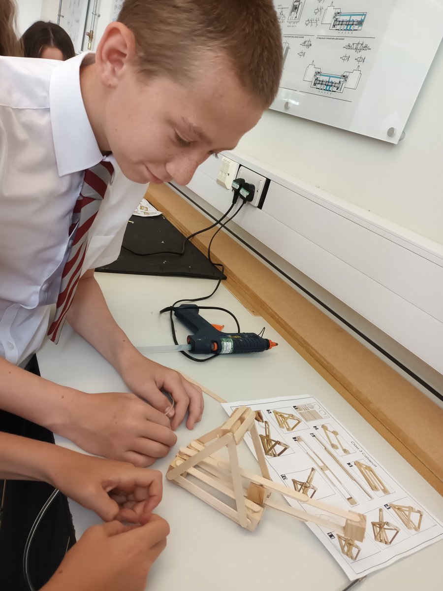 BarlbyScience's tweet photo. STEM@selby college with year 9 Triple Science today.
Actively learning about coding and technology. https://t.co/JnoYdsnHDA