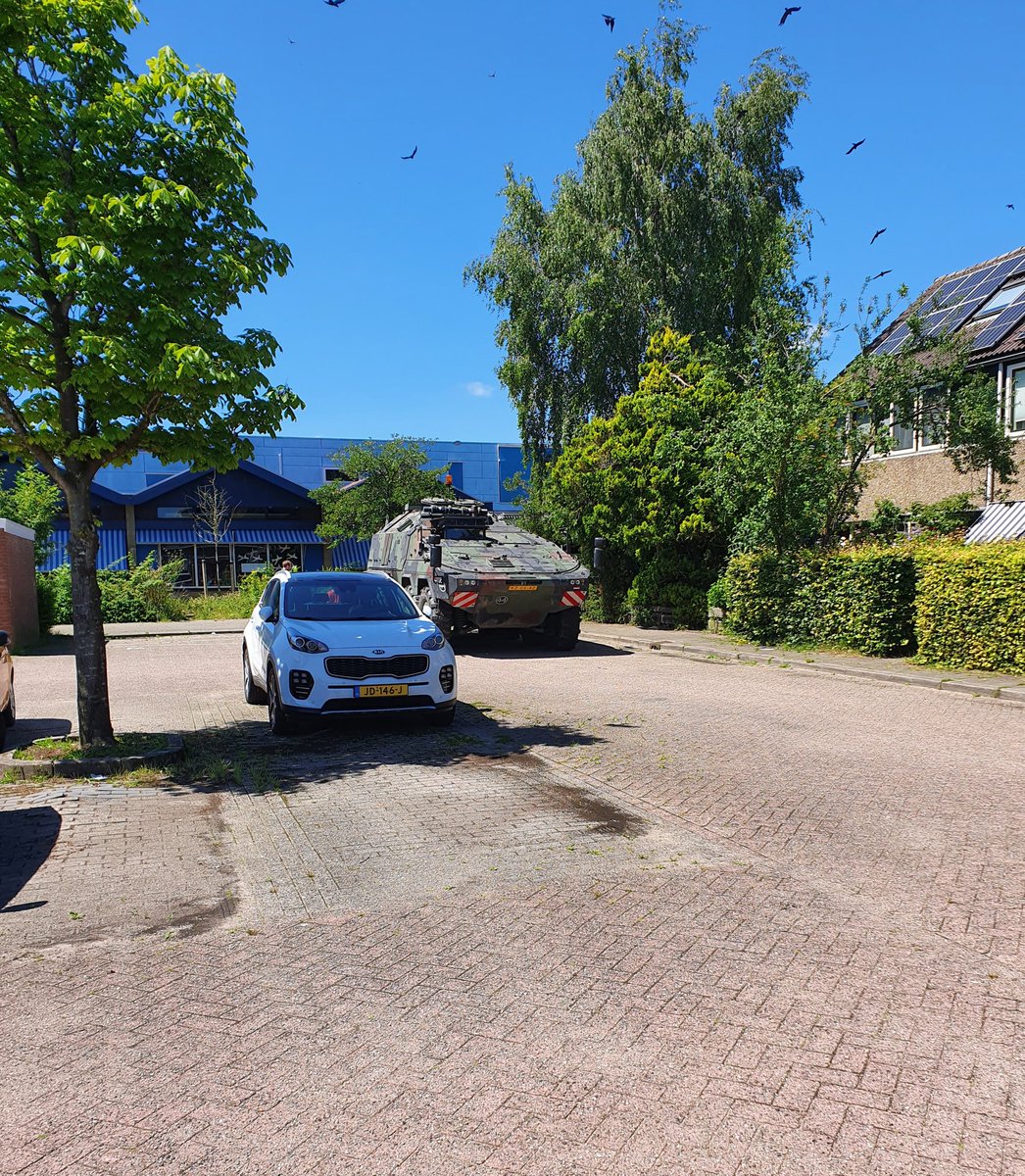 Doet landmacht ook mee aan #boerenprotesten of heeft mijn buurman een upgrade in zijn beveiliging?