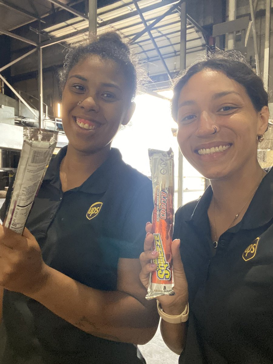 okc_preload's tweet photo. Mariah is on the move making sure everyone knows their hydration facts and that they are keeping hydrated!! #Wellness #OperationEndDehydration
#UPS #okcpreload #Hydration #OKC #UPS #TeamWellness #TeamSafety https://t.co/nABdPe3q6t