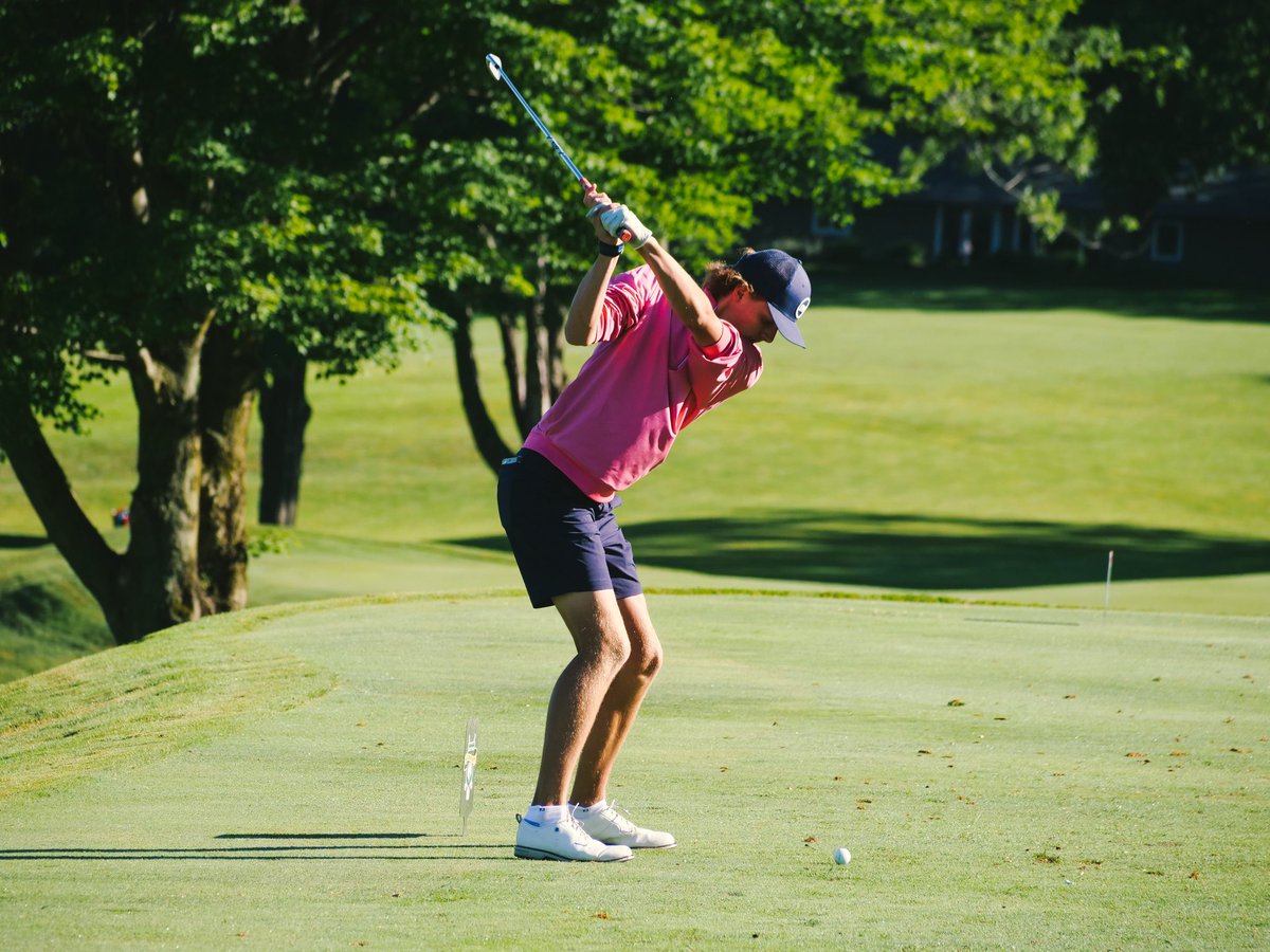 alex_brown3035's tweet photo. Lancaster’s Cole Jones hitting into the par 3 second hole.@ijmgolf @t2gbuffalo @EastAuroraCC @legendsgolfteam https://t.co/kEhIr8qdDX