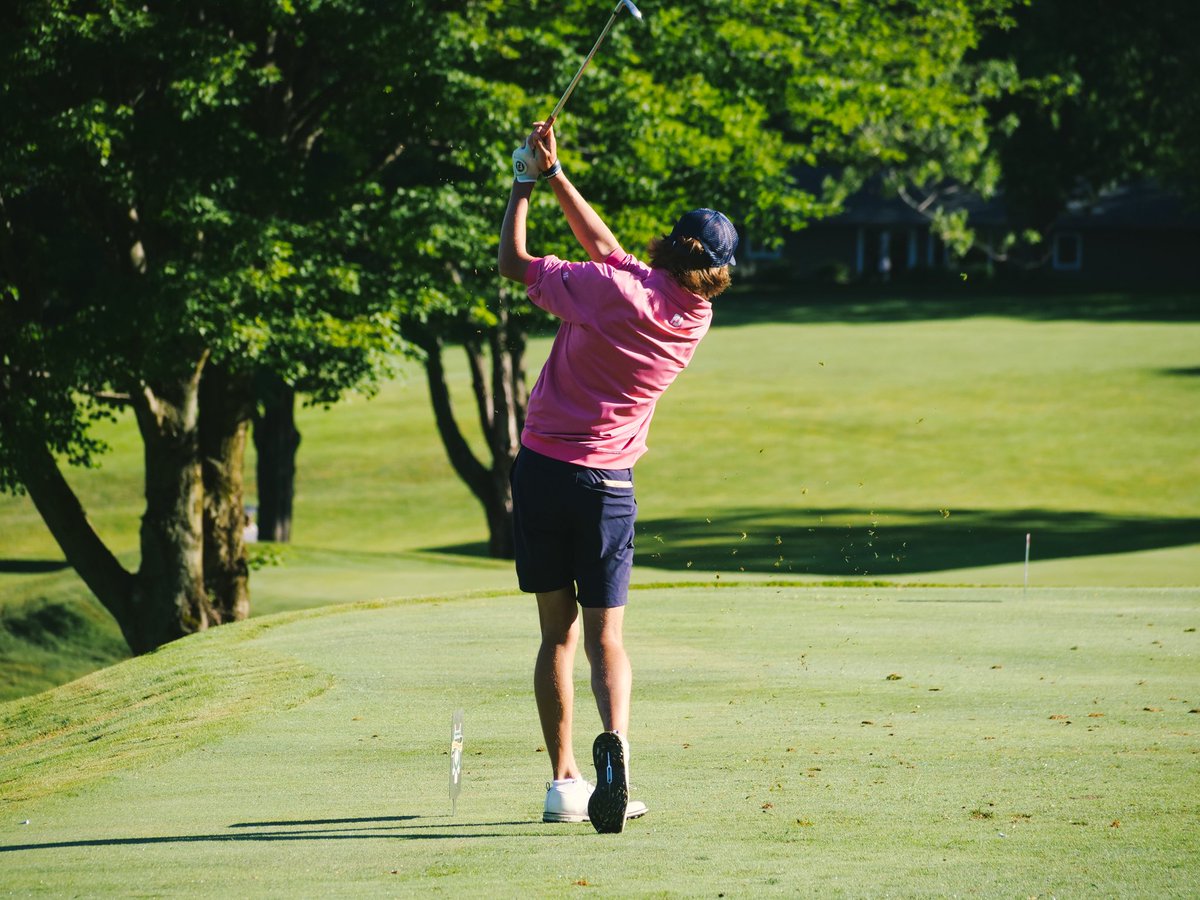 alex_brown3035's tweet photo. Lancaster’s Cole Jones hitting into the par 3 second hole.@ijmgolf @t2gbuffalo @EastAuroraCC @legendsgolfteam https://t.co/kEhIr8qdDX
